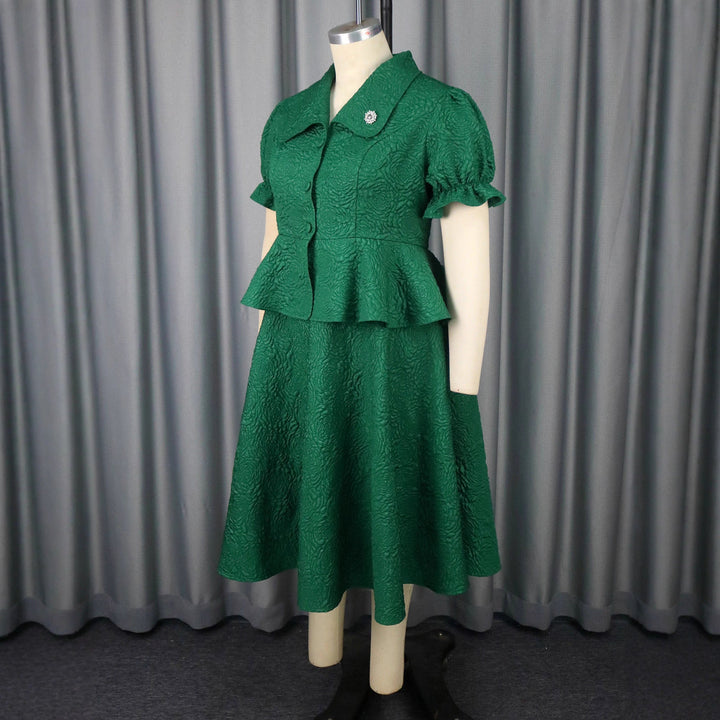 Figurbetontes dunkelgrünes Langarm-Wickelkleid für Damen mit elegantem V-Ausschnitt.