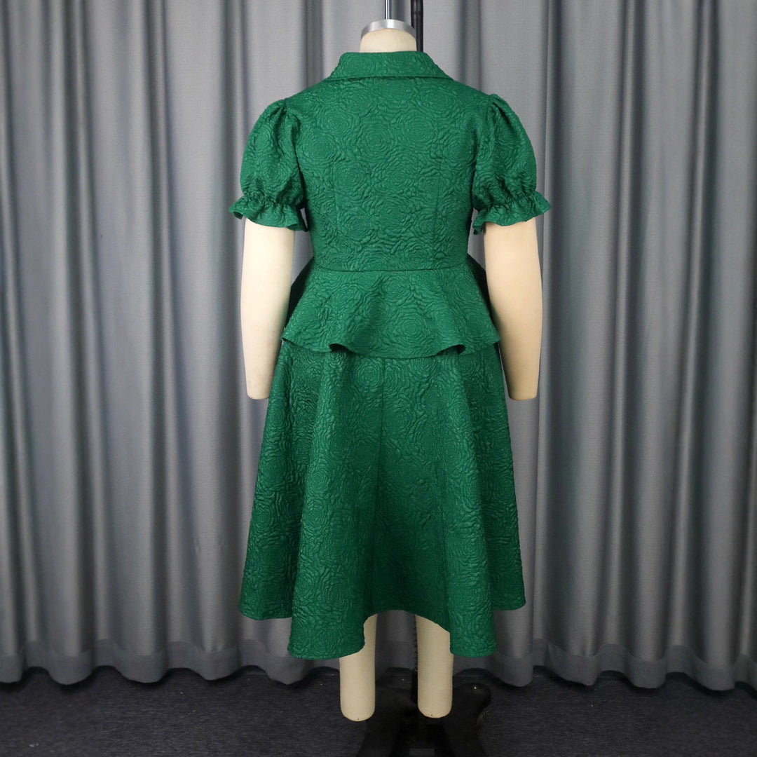 Elegantes dunkelgrünes Damen-Wickelkleid mit Wickel-Effekt für eine perfekte Silhouette und V-Ausschnitt.