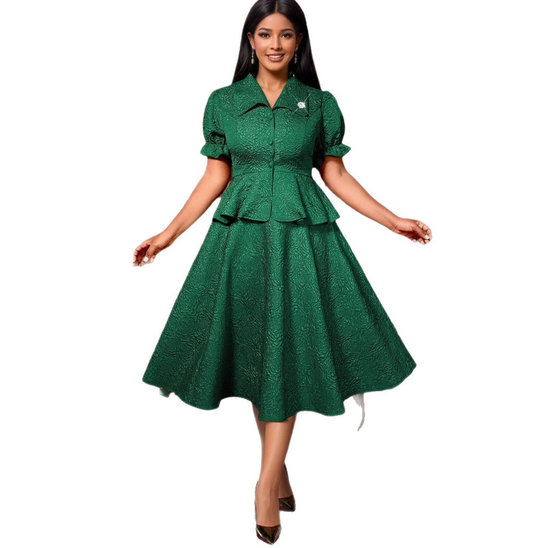 Komfortables modisches dunkelgrünes Wickelkleid für Damen, vielseitig für Alltag und festliche Anlässe.