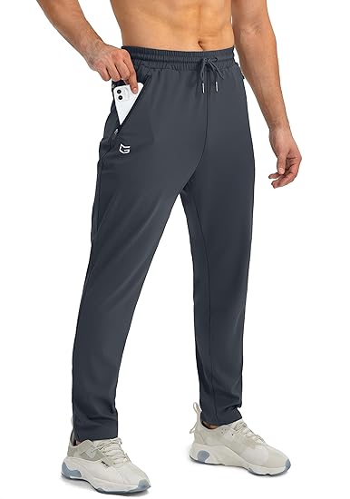 Herrenmode: Jogginghose Tapered Fit, vielseitig kombinierbar für verschiedene Anlässe.