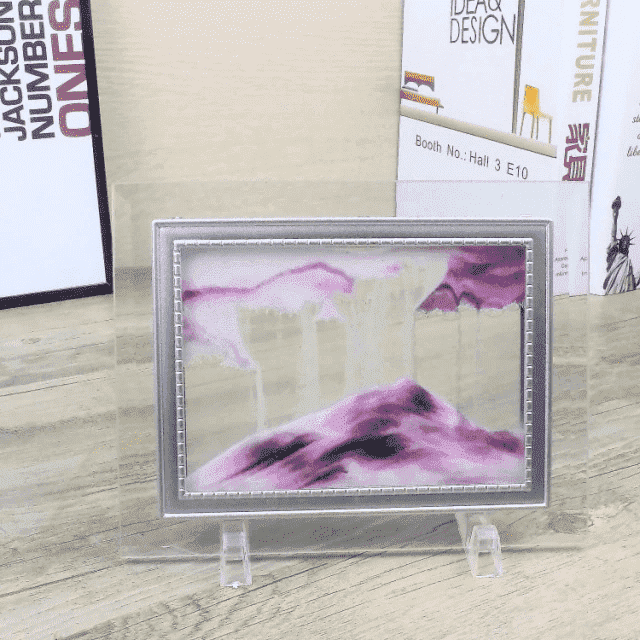 Hochwertiges Glas-Sandbild mit dynamischer Sandbewegung, ideal als stilvolles Kunstwerk und beruhigende Dekoration.