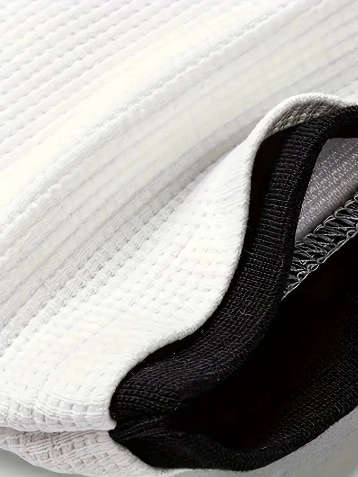 Atmungsaktives Herren Waffelstrick-Ensemble: T-Shirt & Shorts, für entspannte Sommertage.