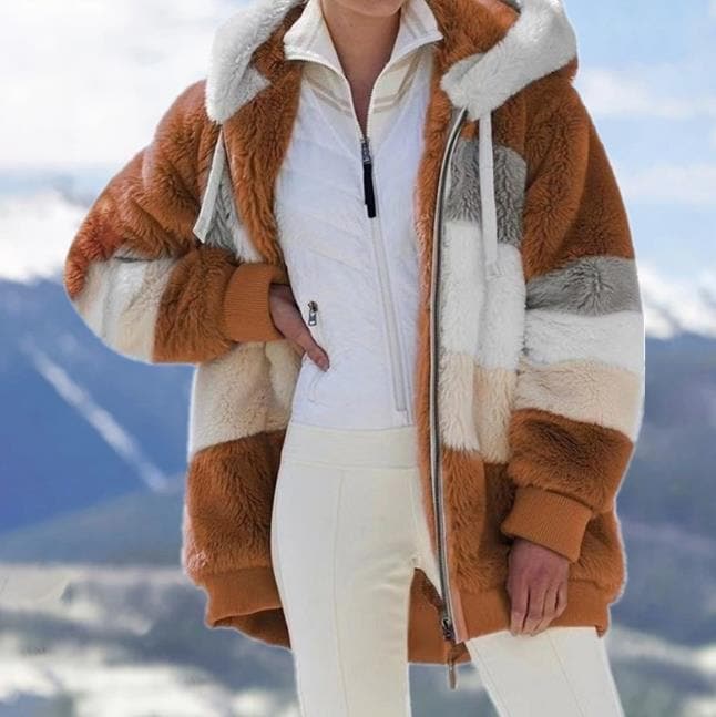 Frontansicht der modischen Damen Winterjacke, locker geschnitten, warm & ideal für den Winter.