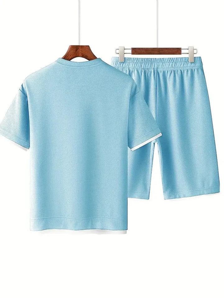 Vielseitiges Herren Waffelstrick-Zweiteiler: T-Shirt & Shorts, bequem für Freizeit & Urlaub.