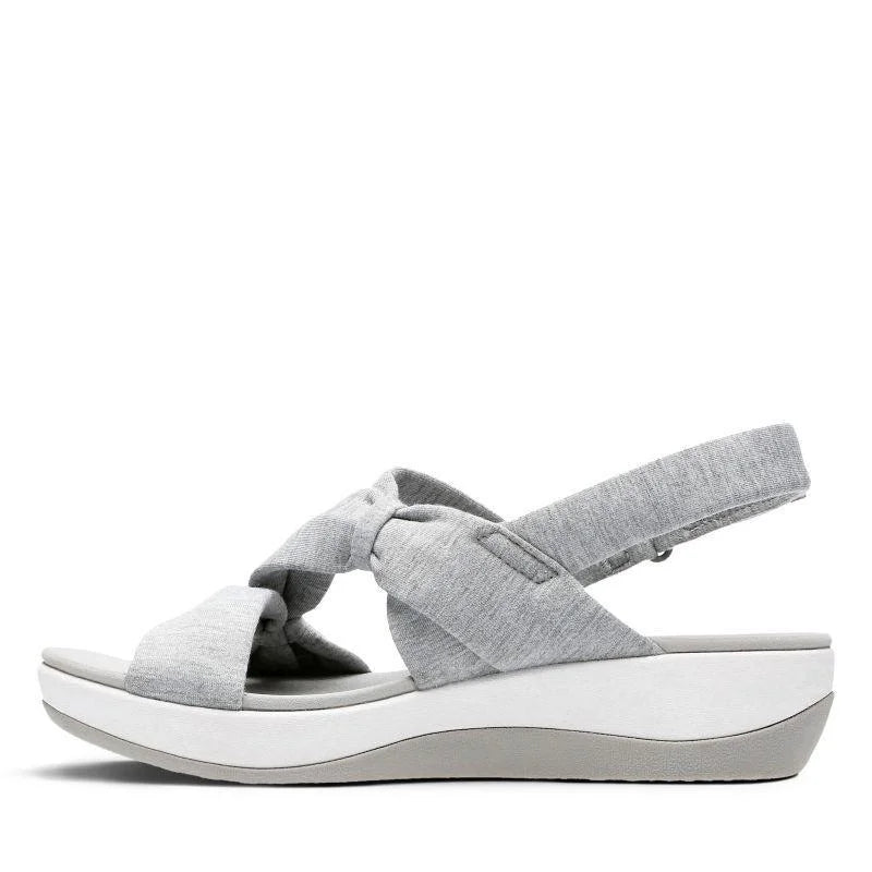 Elegante Damensandalen mit Klettverschlüssen, Fußgewölbeunterstützung und rutschfester Sohle.