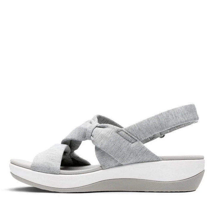 Elegante Damensandalen mit Klettverschlüssen, Fußgewölbeunterstützung und rutschfester Sohle.