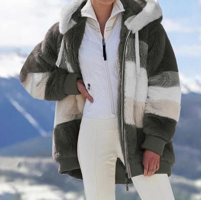 Detailaufnahme der Damen Winterjacke: Kontrastdesign & hochwertige Verarbeitung.