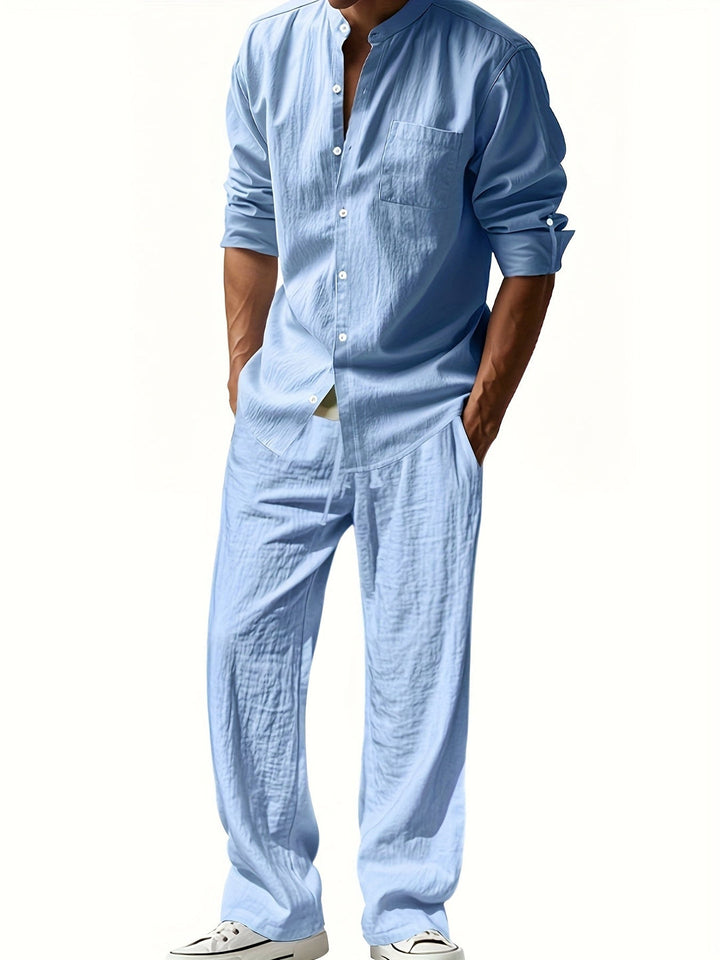 Männer Freizeit Zweiteiler: Atmungsaktives Sommer Set mit Stehkragenhemd & lässiger Hose.