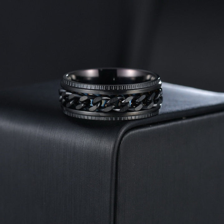 Schlichter Edelstahl-Angstring, drehbarer Ring als Antistress-Schmuck für tägliche Achtsamkeit.