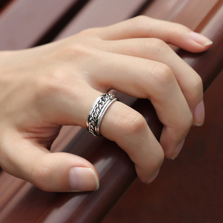 Moderner Angstring für Damen, glänzender Edelstahl-Spinnerring für Stressabbau und mehr Fokus.