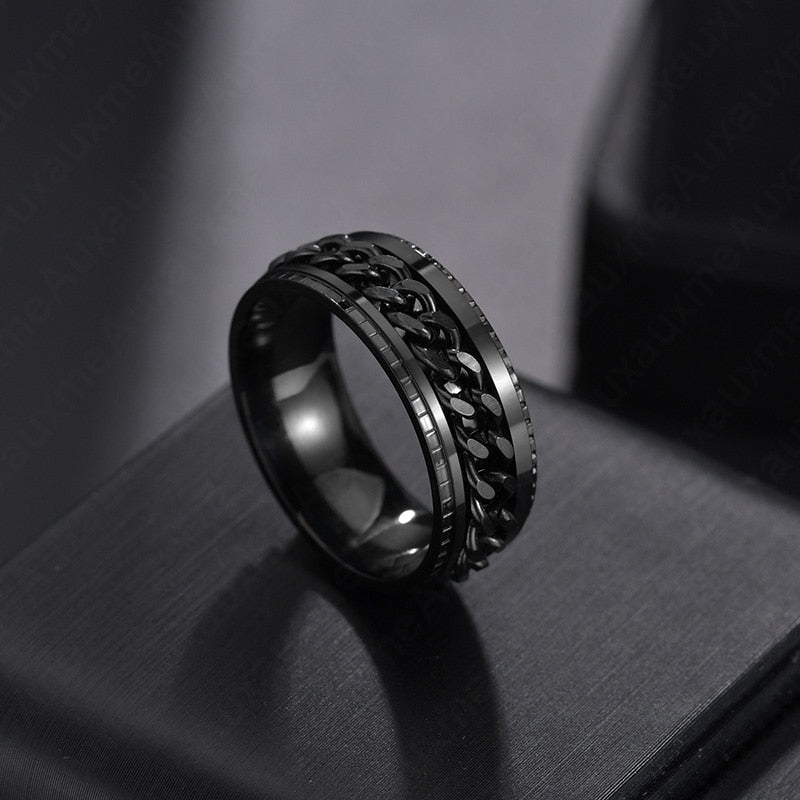 Zwei Edelstahl-Angstringe nebeneinander, eleganter Spinnerring für Damen und Herren als Antistress-Schmuck.