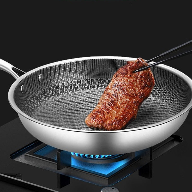 Edelstahl-Bratpfanne 30x30cm mit Antihaft-Pixel-Technologie für gesundes, kratzfestes Kochen auf Induktion.