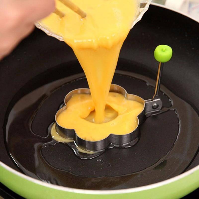 Lustige Spiegelei & Pfannkuchen Formen aus Edelstahl für ein kreatives Frühstückserlebnis für Kinder.