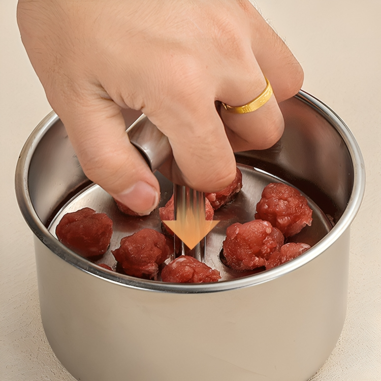 Perfekte Fleischbällchen formen mit diesem Edelstahl Former. Essentieller Küchenhelfer für professionelles Foodstyling.