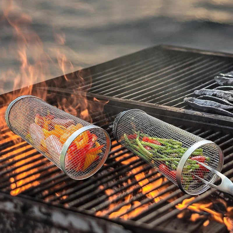 Praktisches Grillzylinder Set aus Edelstahl zum gesunden Grillen von Gemüse, wie Paprika & Zucchini, auf dem Grill.