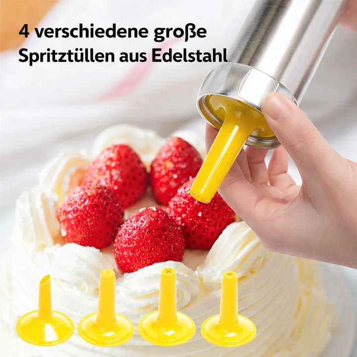 Edelstahl Keks-Presse und Zubehör, bereit zum Kreieren individueller Plätzchen und Gebäck.
