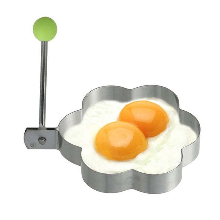 Perfekte Formen für Eier und Pfannkuchen mit dem Edelstahl Kochformen Set, für ein schönes Frühstück.