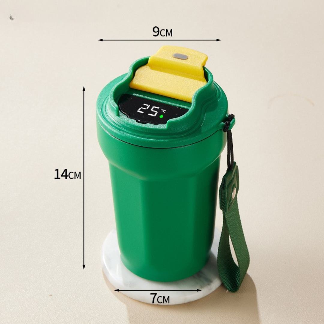 Hochwertiger Edelstahl-Reisebecher 450ml mit leuchtender LED-Temperaturanzeige. Hält Getränke optimal.