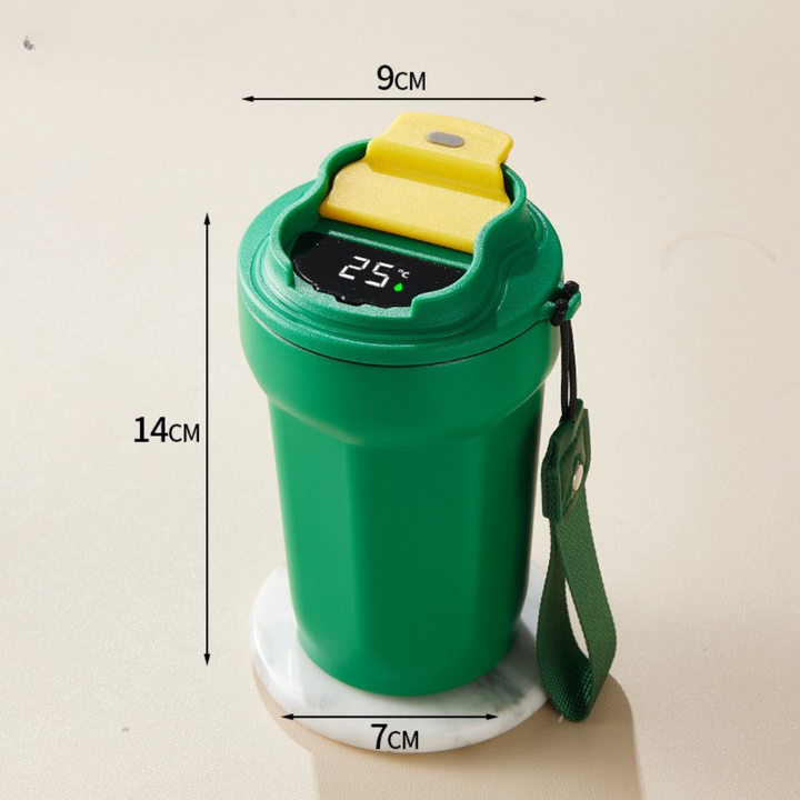 Hochwertiger Edelstahl-Reisebecher 450ml mit leuchtender LED-Temperaturanzeige. Hält Getränke optimal.