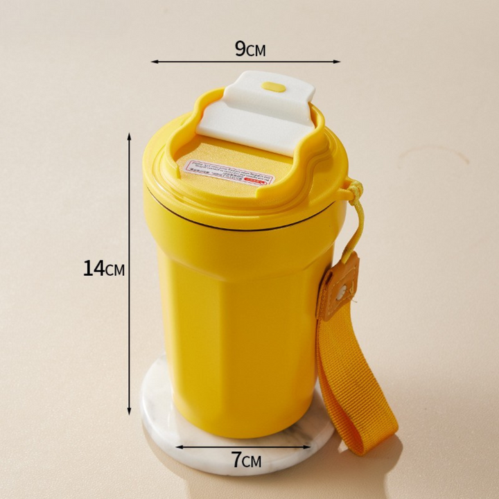 Moderner Edelstahl-Kaffeebecher 450ml, schwarz, mit LED-Temperaturanzeige. Für Pendler & Büro.