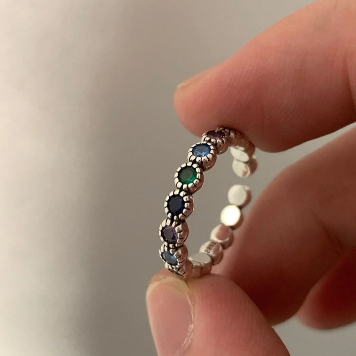 Glänzender Zirkon Blumenring für Damen, aus hochwertigem Silber gefertigt. Ein Juwel für Anlässe.