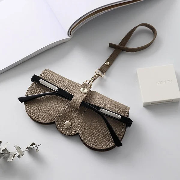 Modernes Leder-Sonnenbrillenetui als modisches Accessoire. Perfekte Aufbewahrung für Ihre Brille.