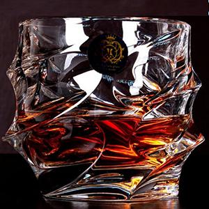 Edles Whiskeyglas für stilvollen Genuss, perfektes Barzubehör und eine hochwertige Geschenkidee.