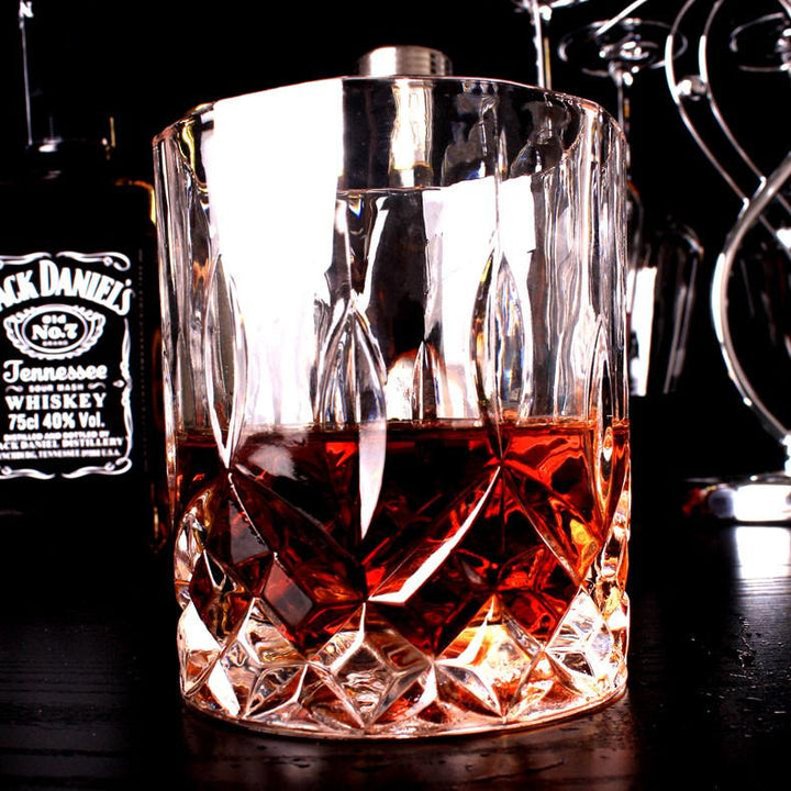 Robuste Tumbler Gläser für Whiskey und Cocktails, praktisches Barzubehör, tolle Geschenkidee.