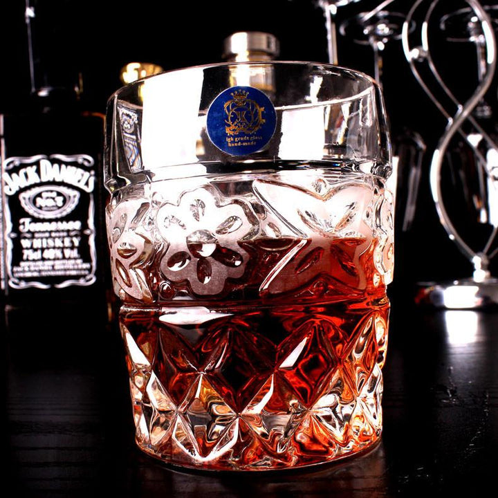 Edle Trinkgläser-Kollektion: Whiskeygläser & Weingläser für jede Homebar, zeitloses Design.