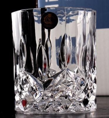 Trinkgläser-Set aus Kristallglas, ideal für Whiskey, Wein und Cocktails, Homebar-Essentials.