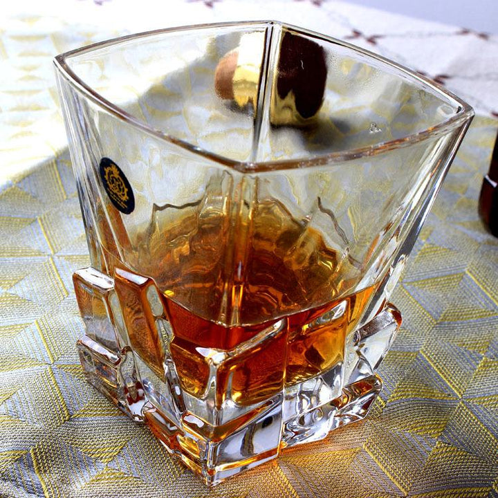Luxuriöse Whiskeygläser im 2er-Set, edles Barzubehör für anspruchsvollen Whiskey-Genuss.