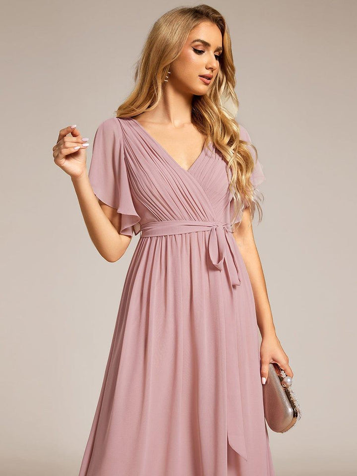 Festliches mintgrünes Damenkleid A-Linie, V-Ausschnitt & Flügelärmel, für Brautjungfern.