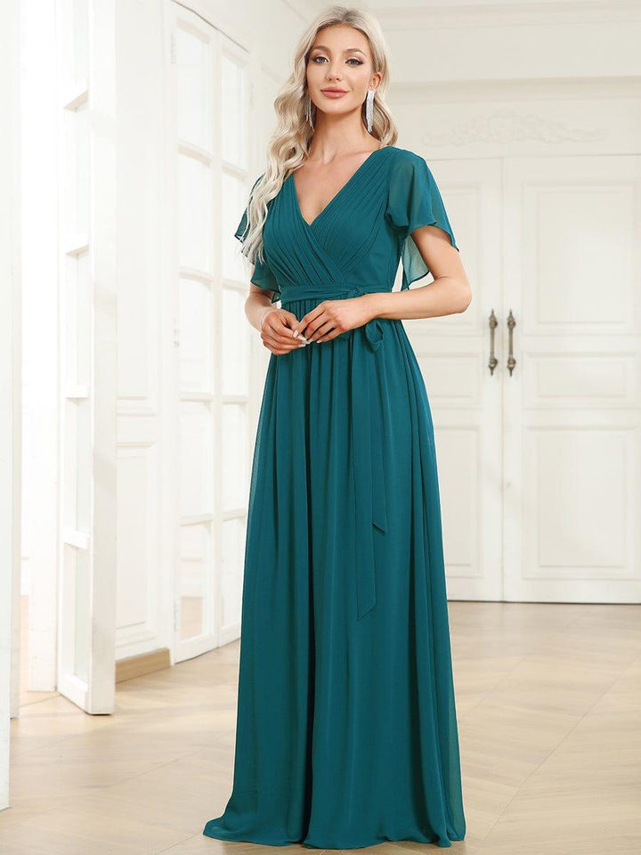 Festliches schwarzes Abendkleid A-Linie, Maxilänge, Flügelärmel, perfekt für Brautjungfern.