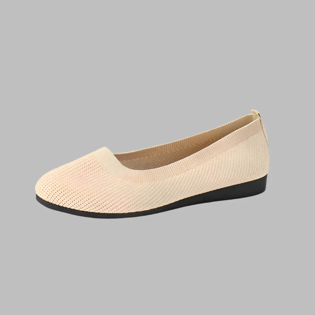 Modernes Design der orthopädischen Damen-Sommerschuhe, atmungsaktiv und gelenkschonend.