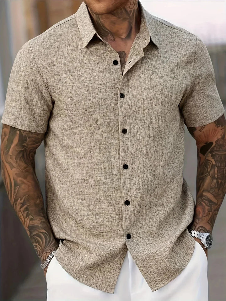 Klassisches Sommerhemd für Herren, smart casual Look, atmungsaktiv.
