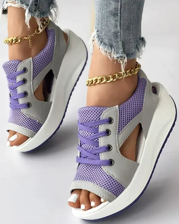 Sommerliche Freizeitsandalen für Damen, orthopädisch, bequem, schnürbar und rutschfest.
