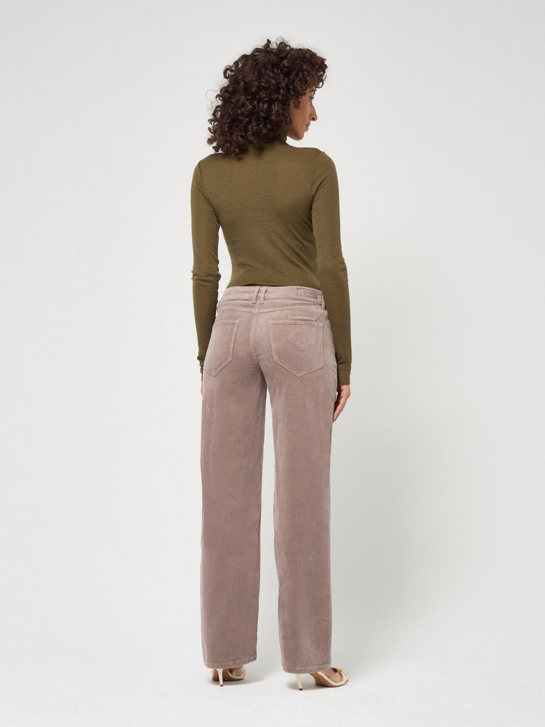 Bequeme Damenhose mit weitem Bein & Low-Rise-Bund, ideal für Freizeit & Alltag.