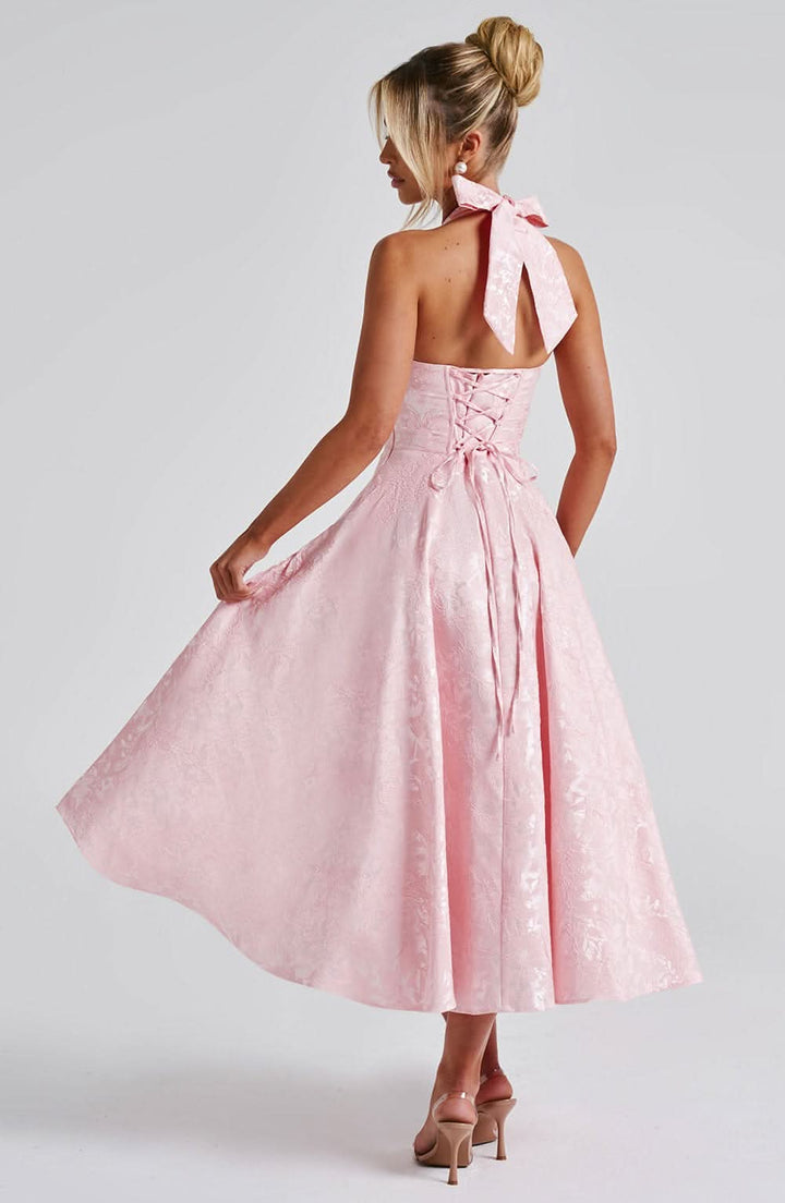 Leichtes florales Sommerkleid für Damen, Neckholder Midikleid, ideal für warme Tage, Hochzeiten & Gartenpartys.