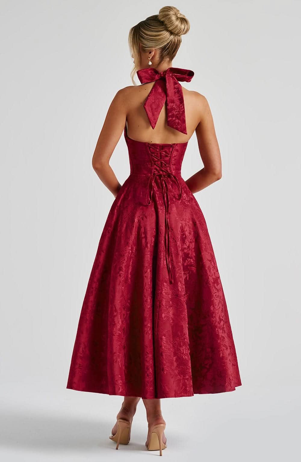 Rückenfreies Damen Neckholder Midikleid mit floralem Muster, ein elegantes Sommerkleid für Hochzeitsgäste & Partys.