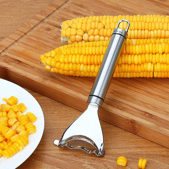 Vielseitiger Maisentkerner aus Edelstahl für frische Maiskolben, perfekt für Salate, Suppen und Beilagen.