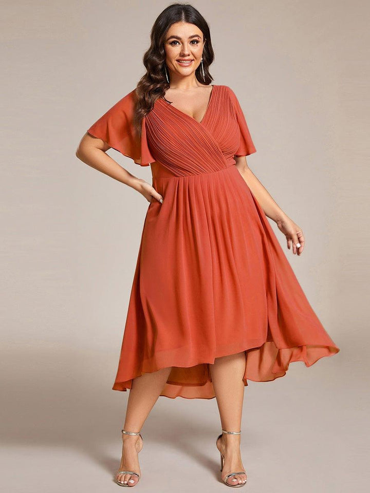Weißes Vokuhila Sommerkleid mit Kurzarm für Hochzeitsgäste; stilvolles Midi-Damenkleid.