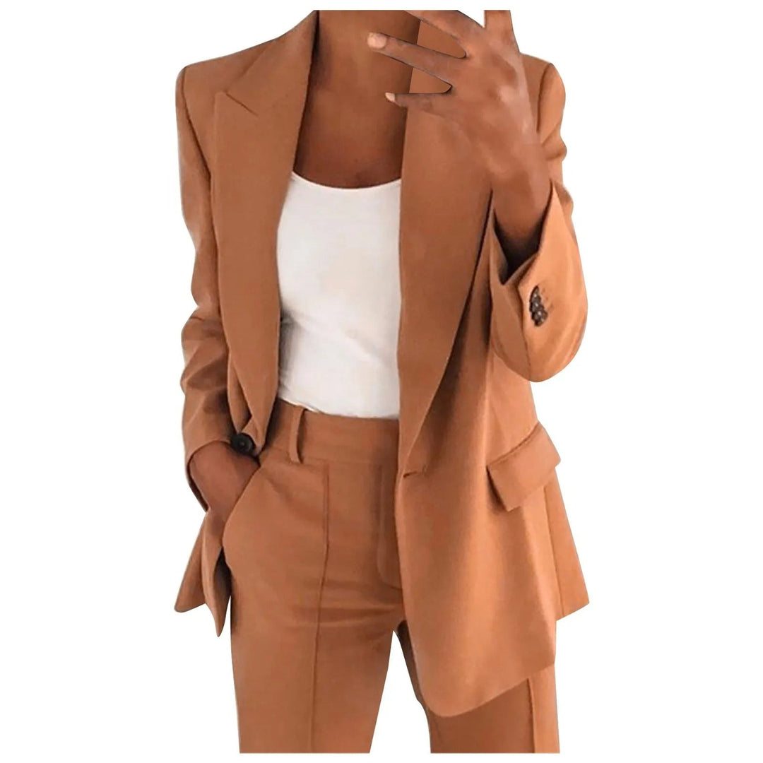 Damen Blazer Set: Einfarbiger Hosenanzug für Frauen. Perfekt als Business Outfit oder elegante Alltagsmode.