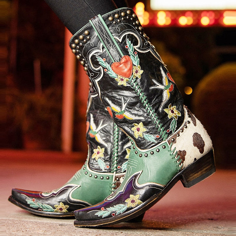 Auffällige Damen Modestiefel Carmen mit einzigartigem Design, komfortabel & trendig.