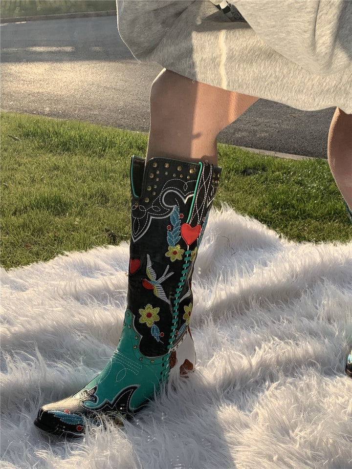 Bequeme Damen Boots Carmen im Cowboystil, vielseitige Frauenschuhe für Stil & Komfort.