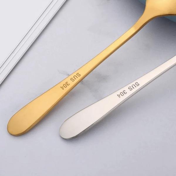 Robuster Schädel Teelöffel aus Edelstahl, einzigartiges Design für besondere Teemomente.