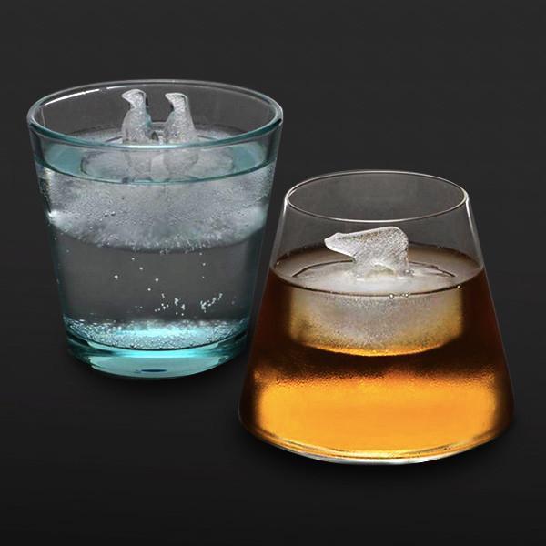 Praktische Silikonform für Eiswürfel: 2er-Set mit Eisbären und Pinguinen, ein vielseitiger Küchenhelfer.