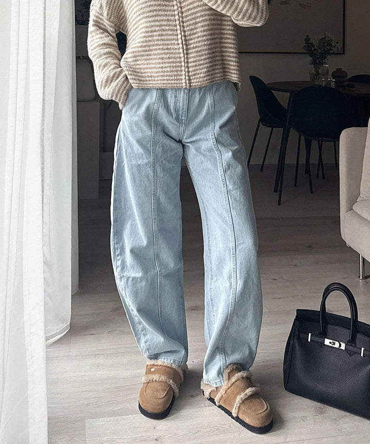 Bequeme Damen Barrel Jeans mit weitem Schnitt. Perfekte Freizeit-Jeans für Frauen, stylish & komfortabel.