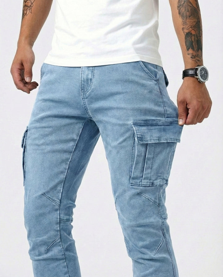 Praktische Herren Cargohose mit vielen Taschen, vielseitig kombinierbar für moderne Herrenmode und Freizeit.