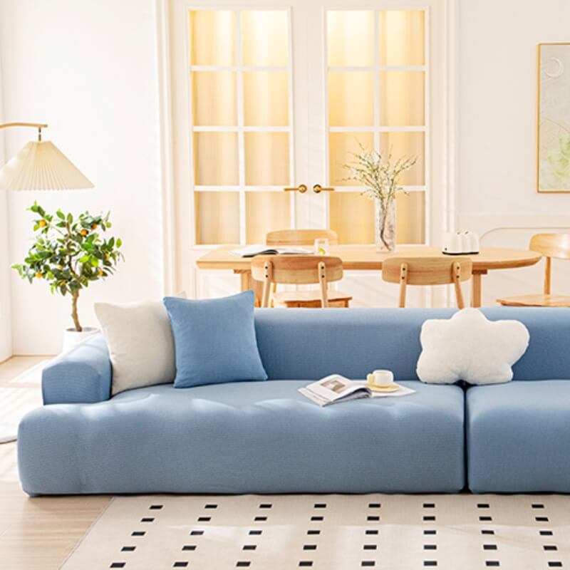 Schützt Ihr Sofa: Elastischer, wasserabweisender & kratzfester Bezug mit Rundumschutz.