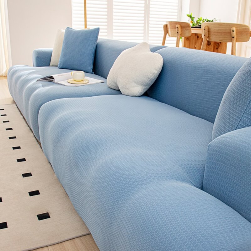 Pflegeleichter Stretchbezug für Sofa, wasserabweisend, elastisch und kratzfest.